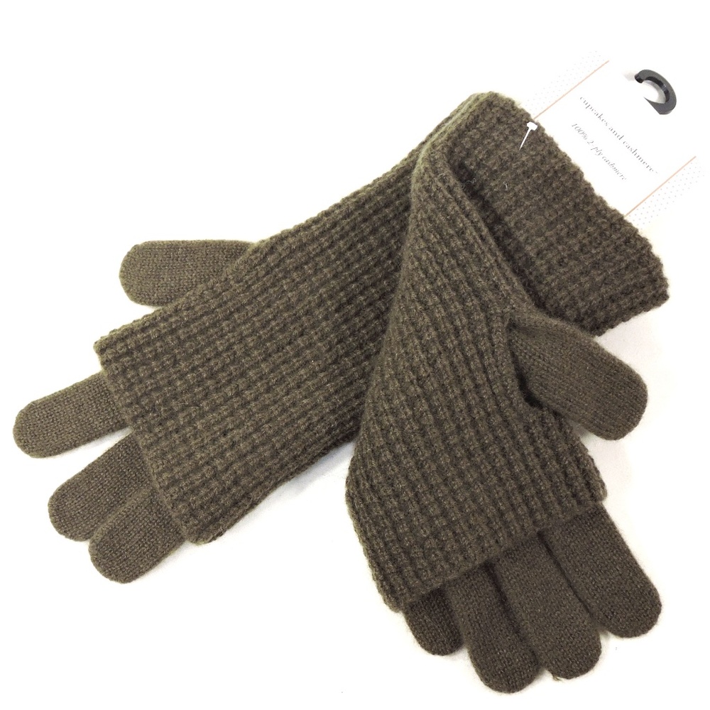 CUPCAKES AND CASHMERE ⚜ WOMEN'S GREEN CASHMERE WINTER GLOVES